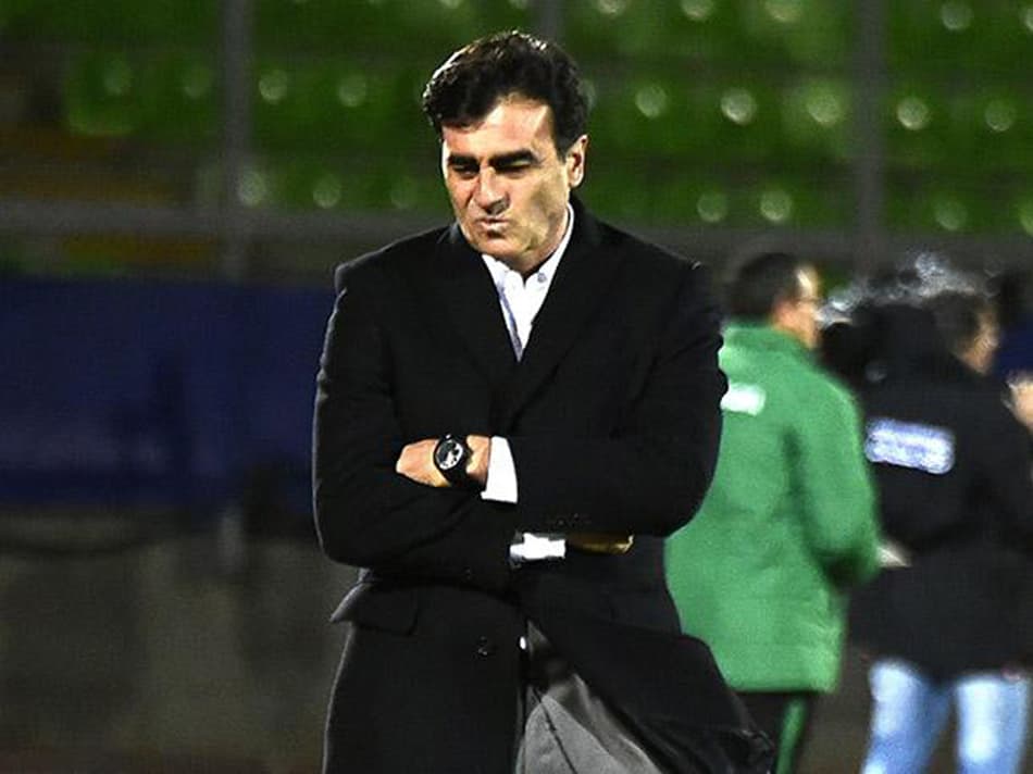 Longo comunicado da FEF anuncia novo treinador do Equador