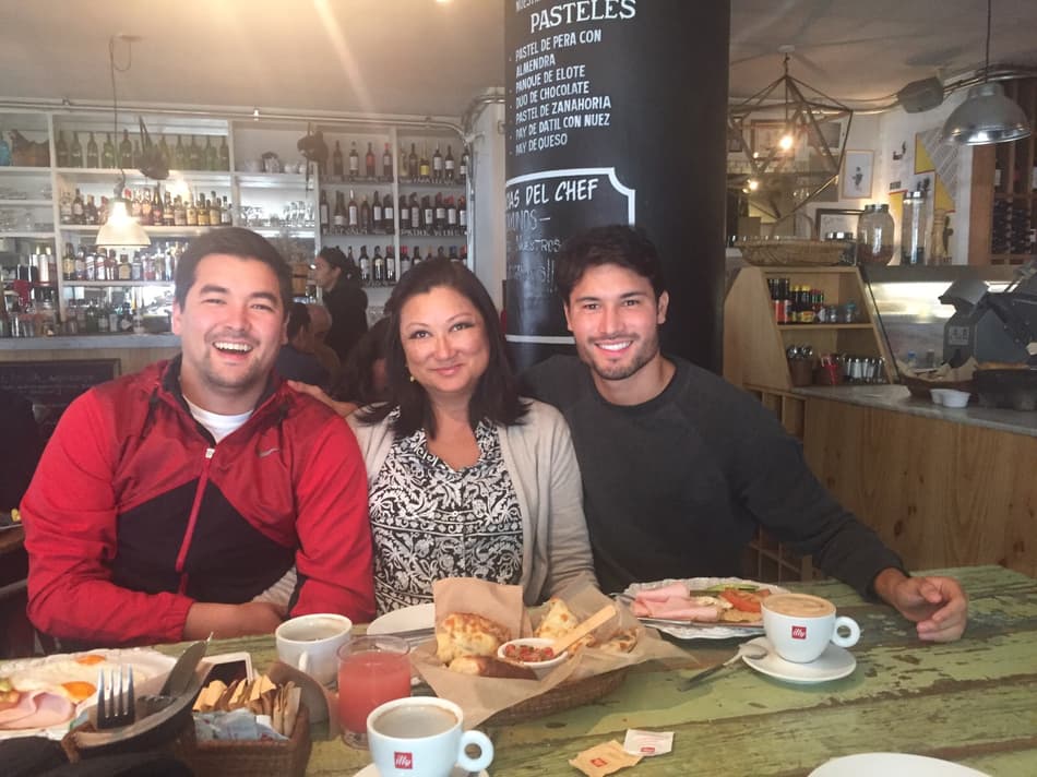 Ken admite que pode renovar com Vitória: 'Estamos conversando'