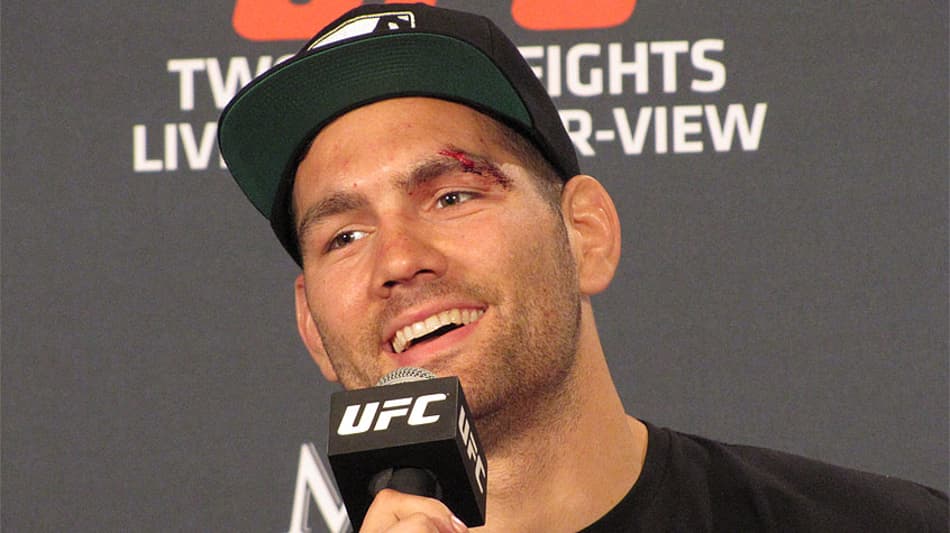Chris Weidman comemora vitória do MMA em NY: ‘Sonho realizado’