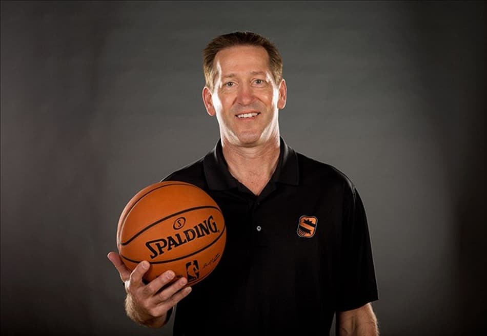 Jeff Hornacek balança no comando do Phoenix Suns após queda de produção em dezembro