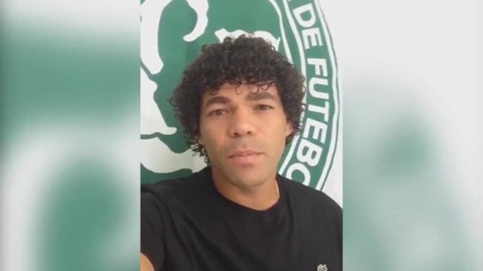 Camilo rescinde com time árabe e vai negociar volta à Chapecoense
