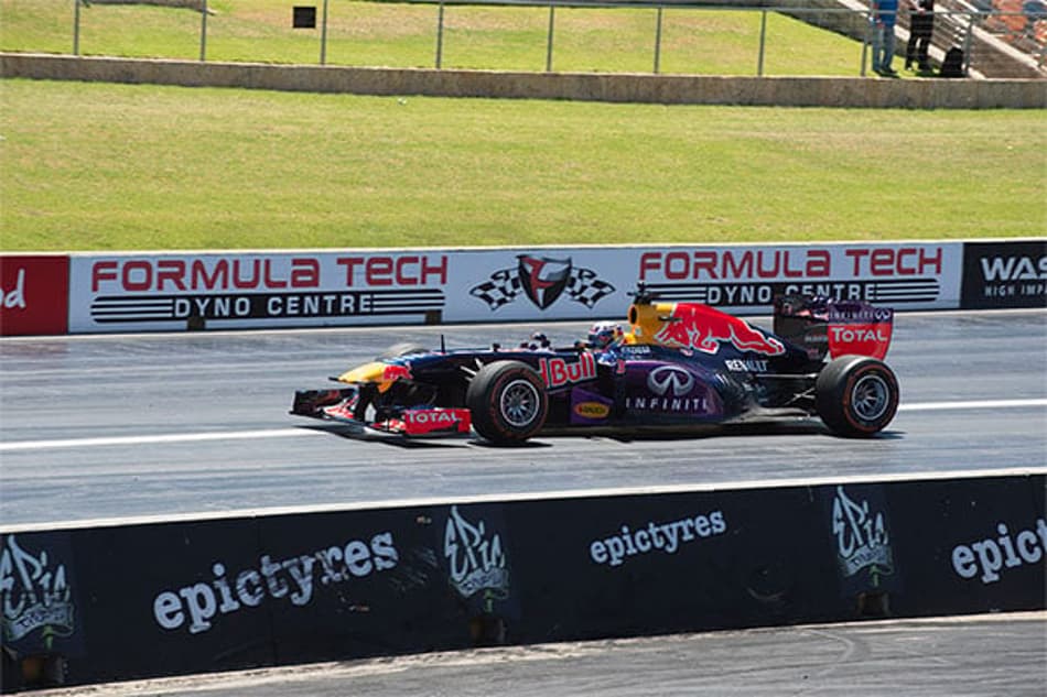 Daniel Ricciardo sai de férias com a certeza de avanço da Red Bull