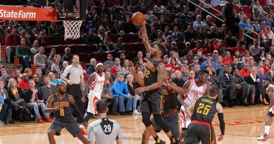 Hawks vence Rockets fora de casa