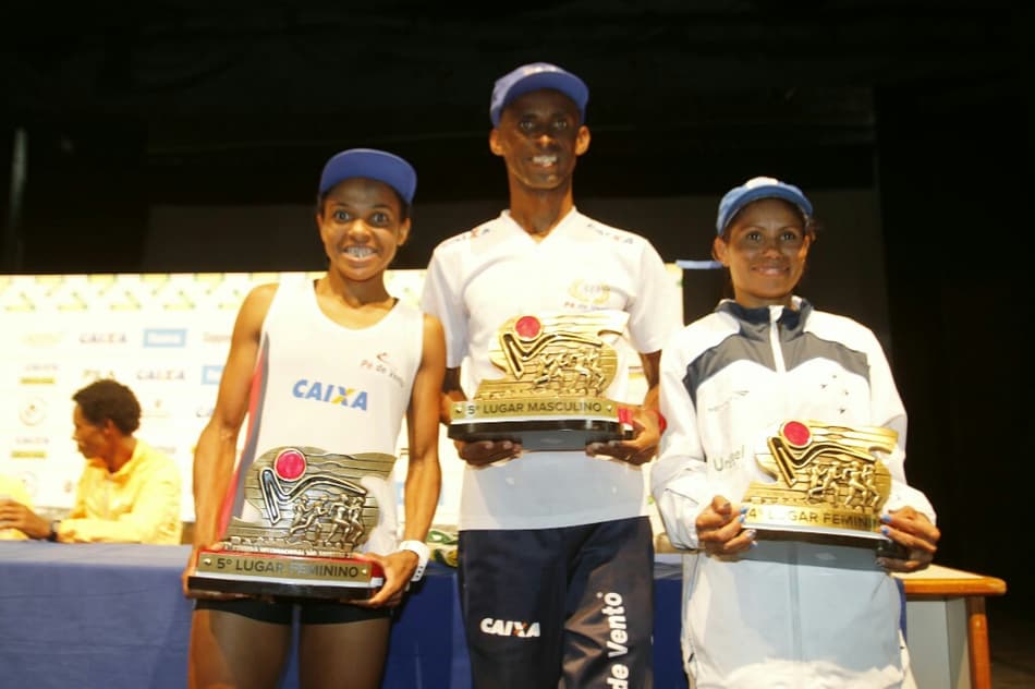 Mesmo sem a vitória, brasileiros se emocionam com pódio na São Silvestre