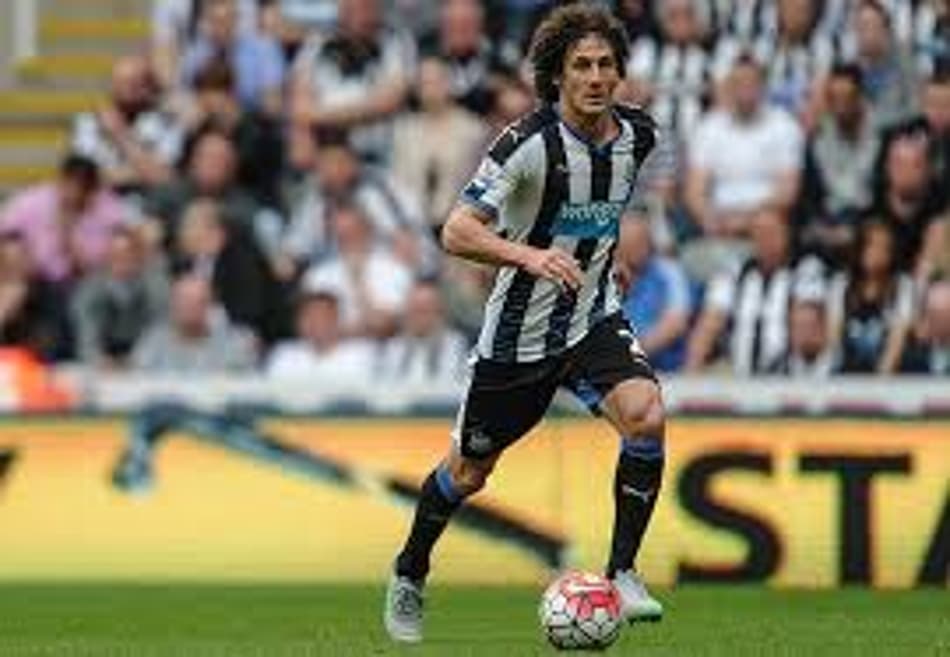 Acabou! Zagueiro Fabricio Coloccini se aposenta do futebol