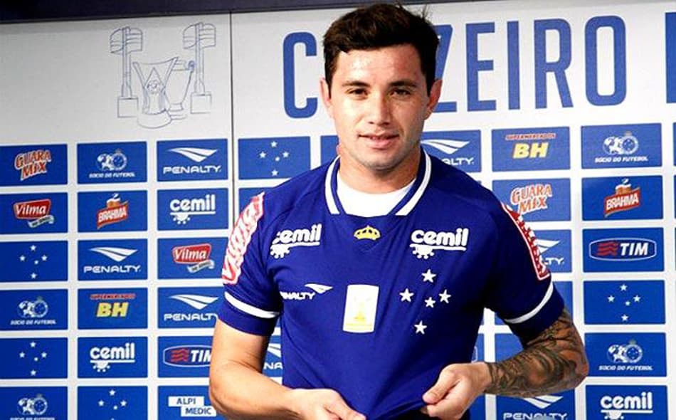 Eugenio Mena coloca o Cruzeiro como uma das piores experiências da carreira
