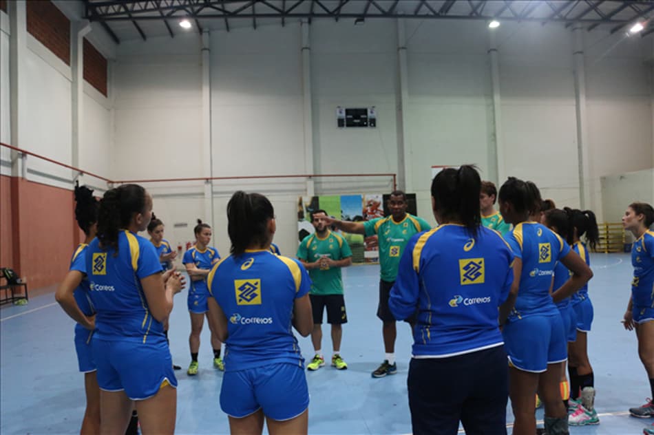 Troca de comando na base do Handebol