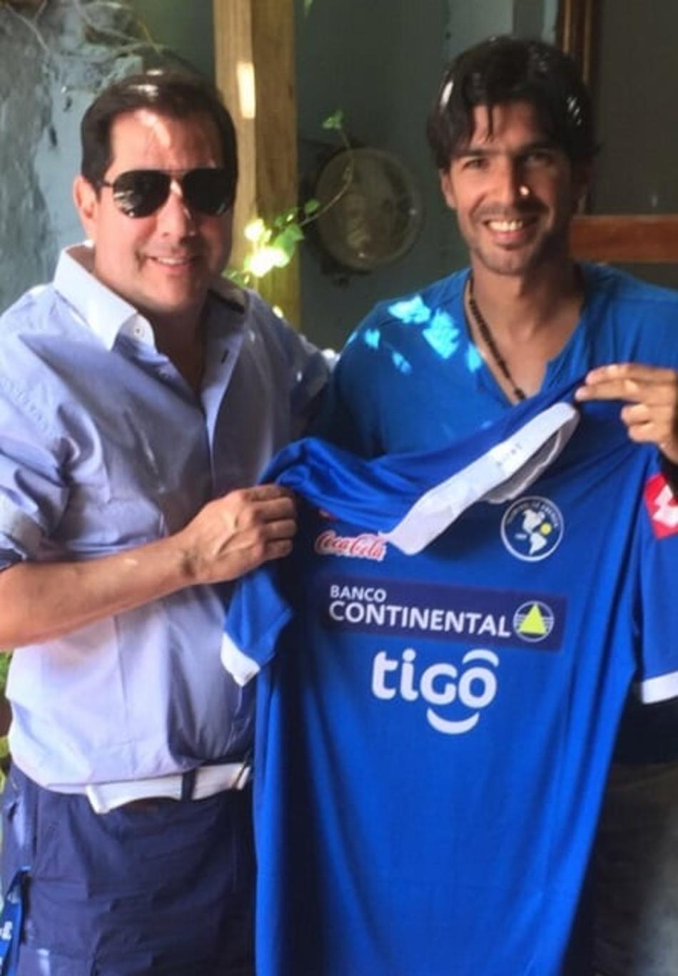 Relembre os 20 clubes já defendidos por Loco Abreu. O Sol de América, seu 21° time, é o primeiro no Paraguai