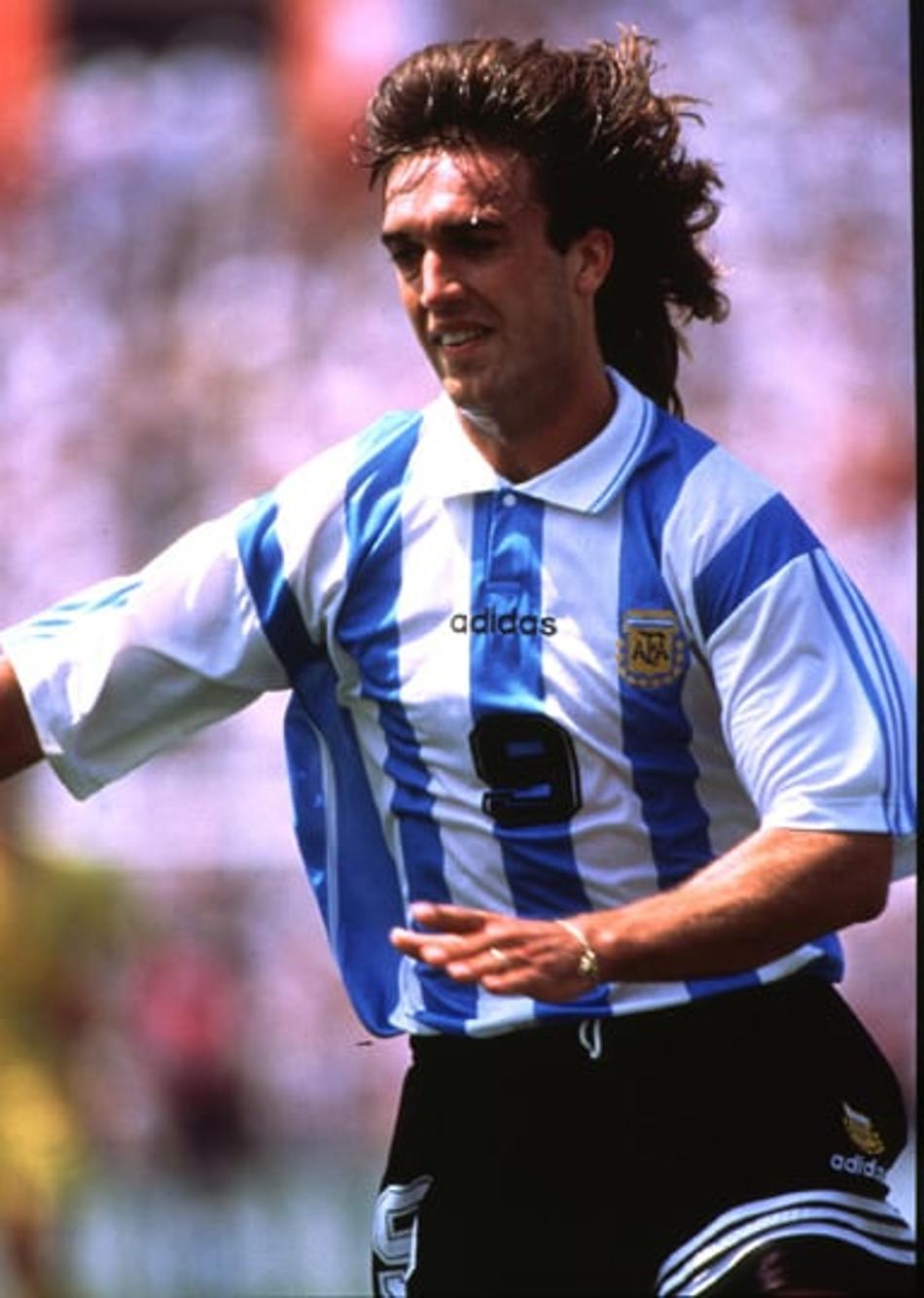 A dois gols de ser ultrapassado por Messi, ‘Batigol’ elogia camisa 10