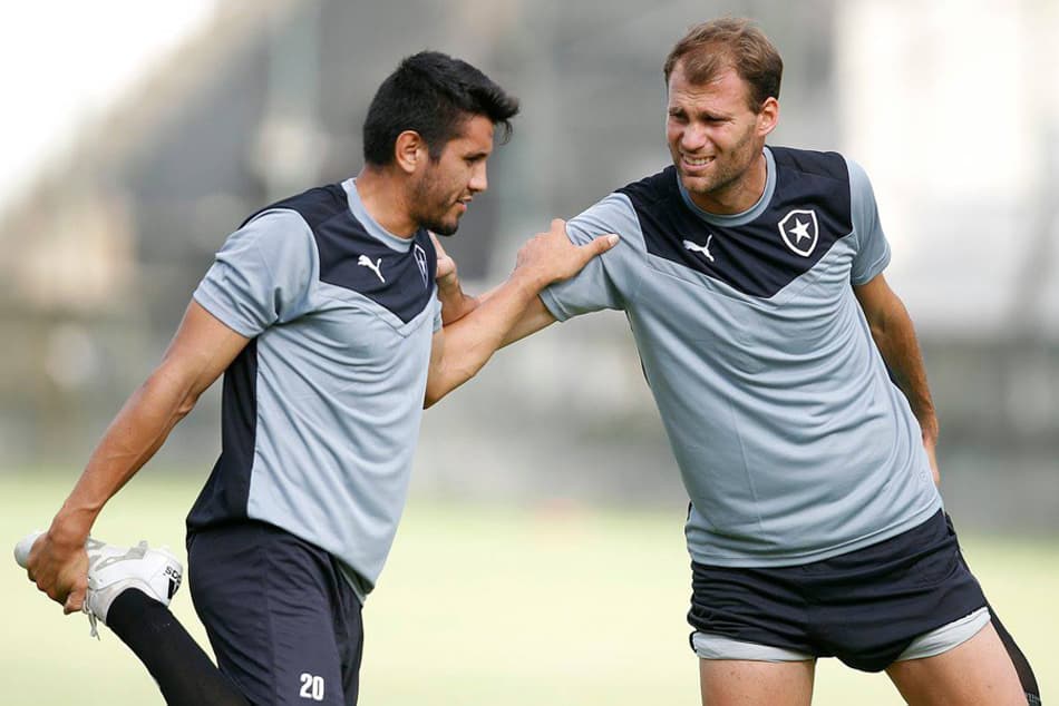Botafogo tem gringos quase liberados para a estreia no Carioca