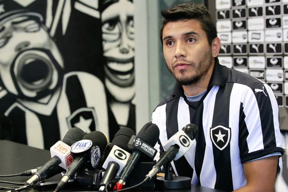 Nuñez crê que elenco internacional do Botafogo facilitará adaptação
