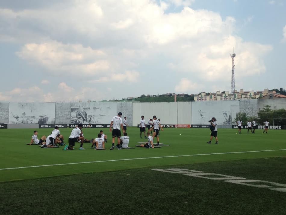 AO VIVO! Timão volta aos treinos com a presença de Pato; Renato se despede