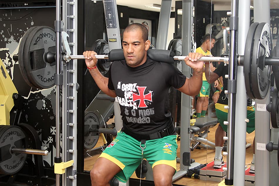 Rodrigo e Riascos se reapresentam e elenco faz testes físicos no Vasco