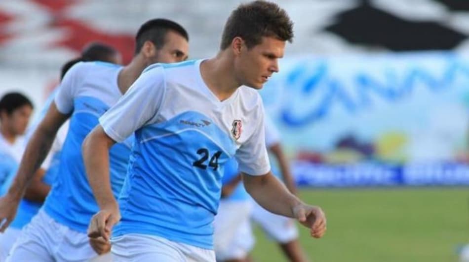 Alemão renova com o Santa Cruz, elogia diretoria e agradece a torcida