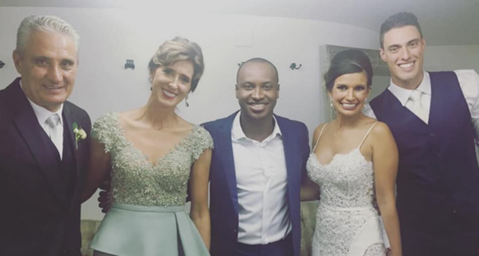 Fora de Campo! Thiaguinho canta no casamento do filho do técnico Tite
