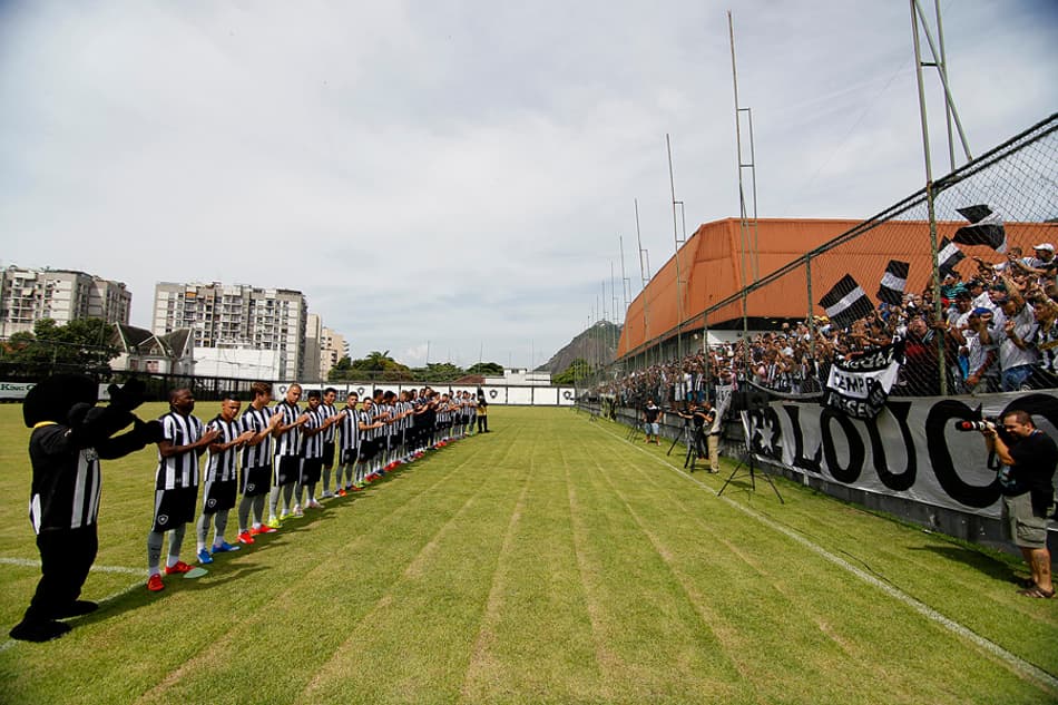 Fogos, torcida e festa: Botafogo apresenta elenco ao ‘estilo NBA’