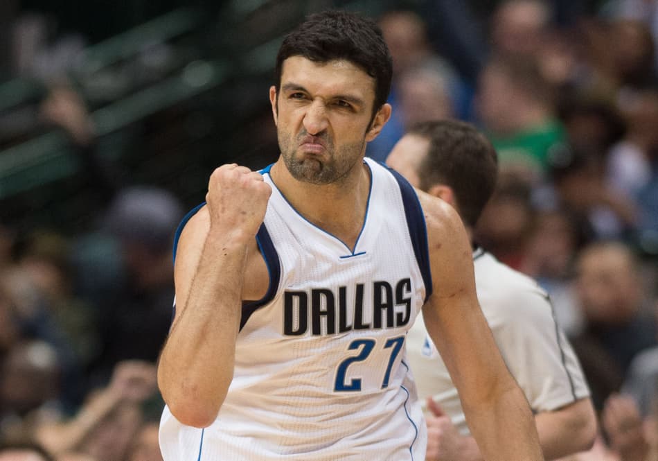 Ex-Bucks, Zaza Pachulia se irrita com torcedores em retorno a Milwaukee
