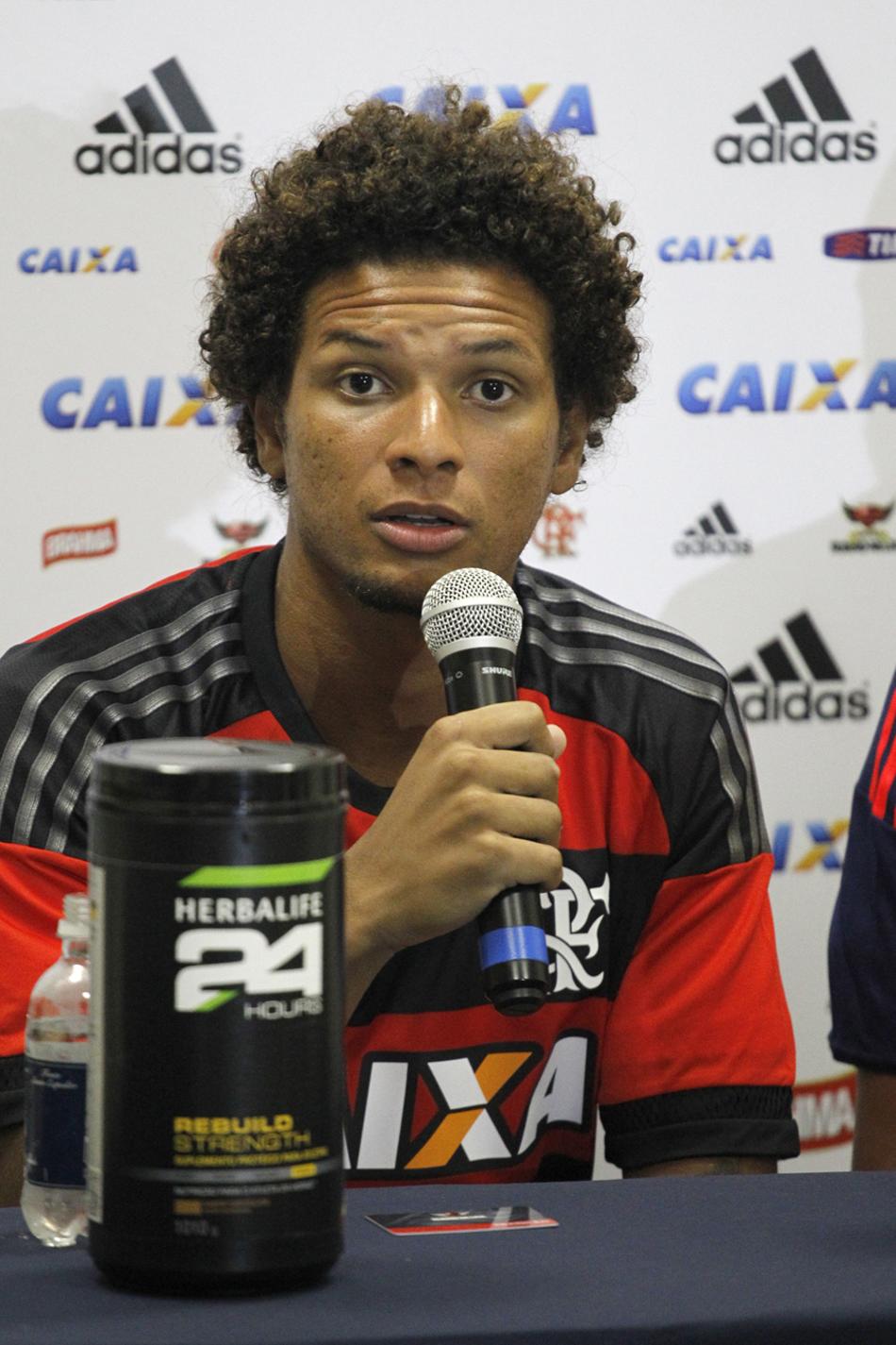 Concorrência: Arão terá de lutar por espaço no Flamengo