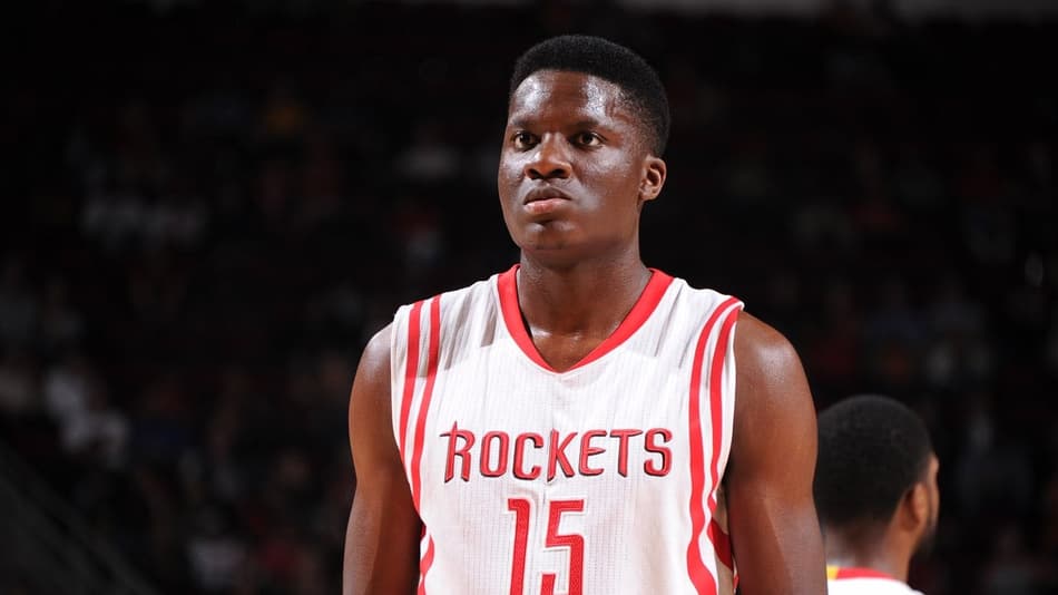 Clint Capela comemora chance de treinar com lendário Hakeem Olajuwon