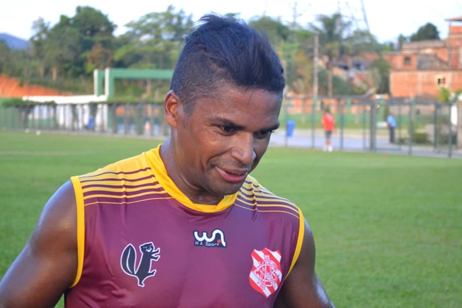 Almir é apresentado pelo Bangu e inicia trabalho de pré-temporada