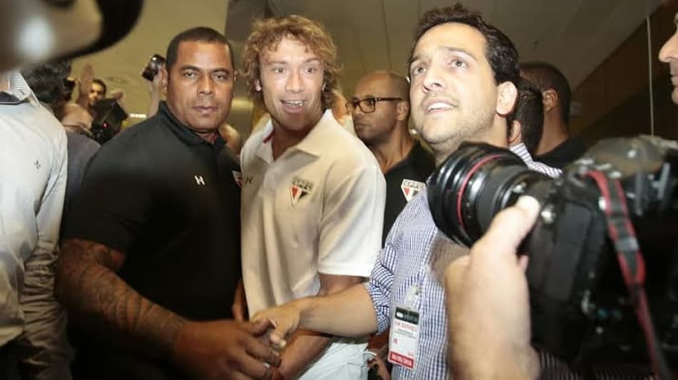 Aos 35 anos, o uruguaio Lugano está de volta ao São Paulo após dez temporadas Ele chega do Cerro Porteño (PAR)
