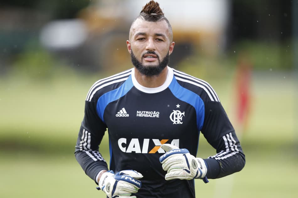 Rodízio no Fla? Muricy quer ver mais jogos de Muralha antes de avaliação
