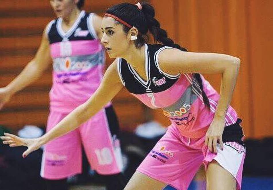 Musa do basquete posa com lingerie transparente e enlouquece os fãs. Clique e veja!