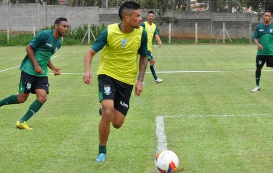 Meia festeja vitória do América-MG e projeta duelo contra URT