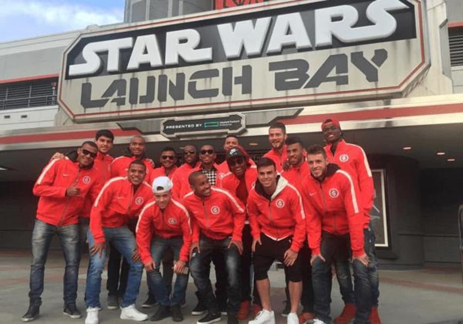 Lado vermelho da força? Jogadores do Inter visitam museu do filme Star Wars