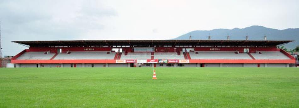 Polícia deu garantia de segurança à Globo para jogos após as 21h no Giulite Coutinho