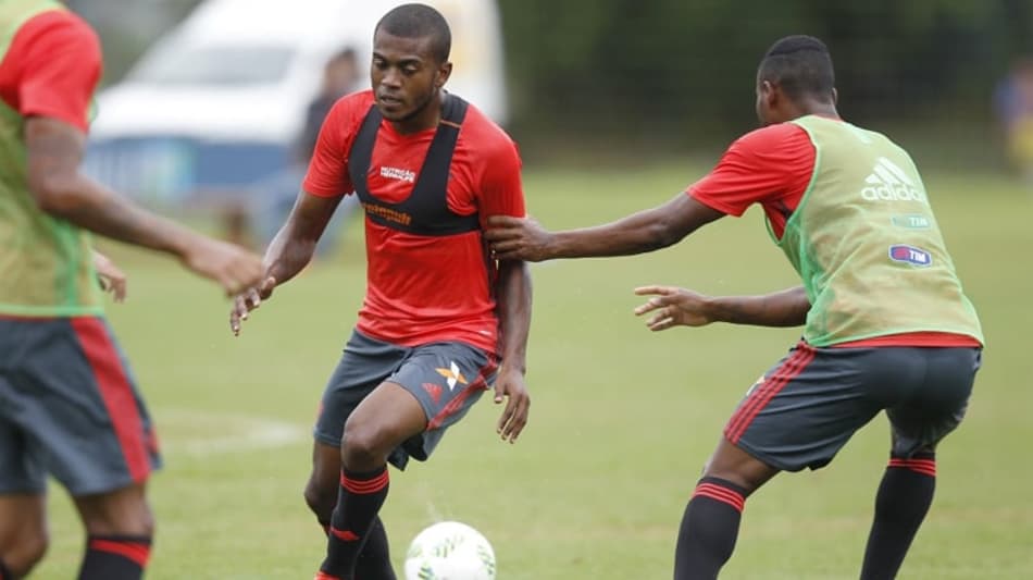 HOME - Treino do Flamengo em Mangaratiba - Marcelo Cirino (Foto: Gilvan de Souza/Flamengo)