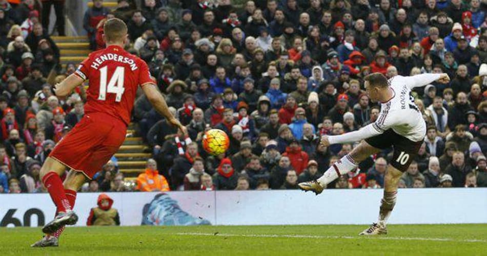 Rooney faz gol salvador, United vence e sobe na tabela do Inglês