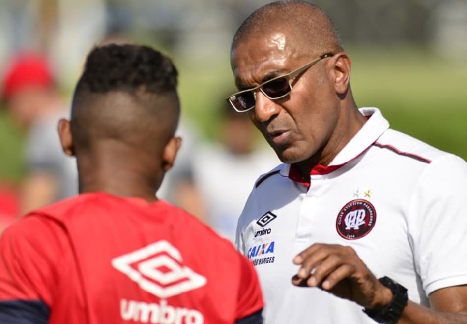 Cristóvão Borges exalta trabalho de equipe após goleada em jogo-treino