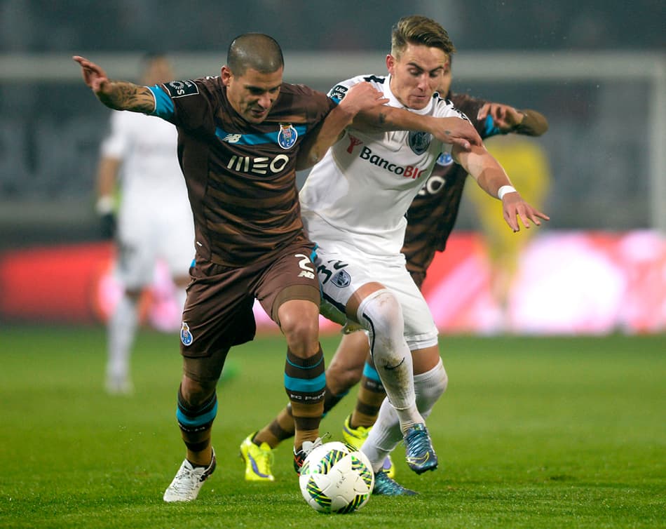 Porto cai em Guimarães e fica em terceiro no Português