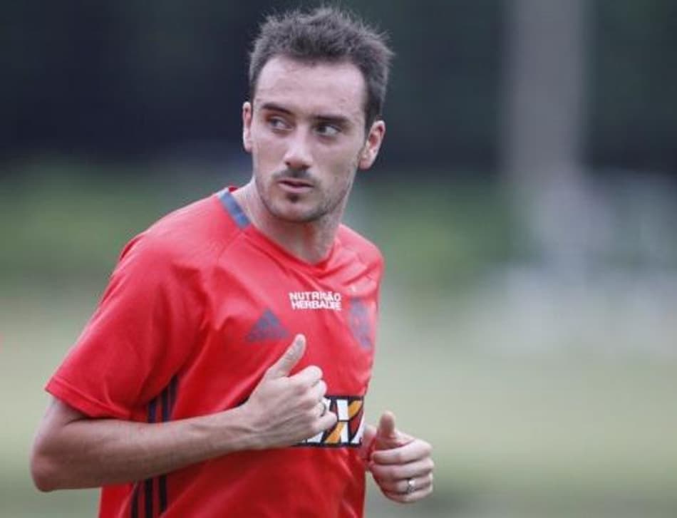 Flamengo inicia trâmites para tentar regularizar trio até segunda rodada