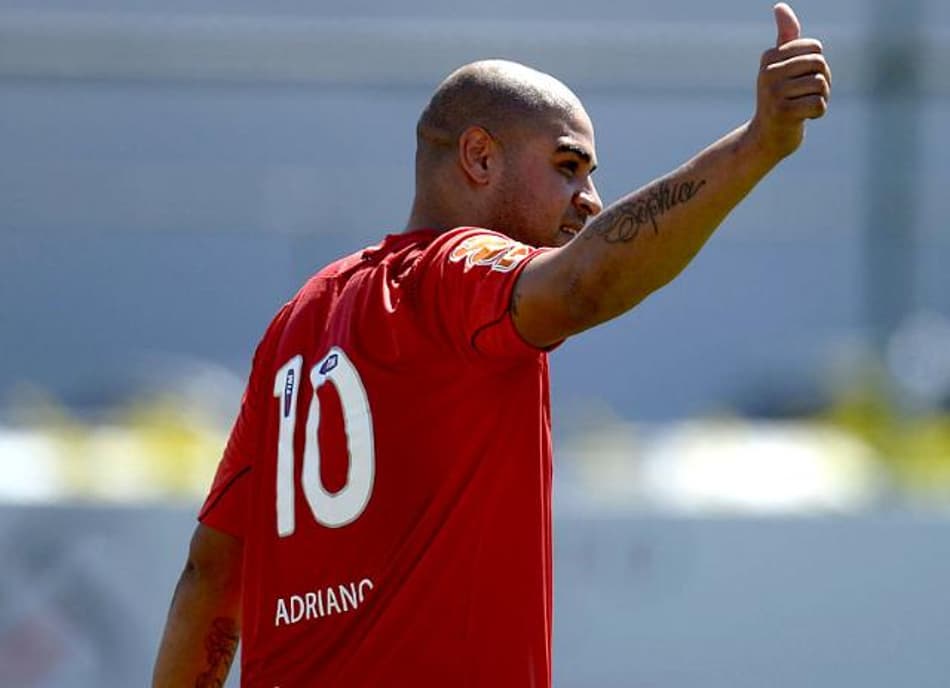Adriano Imperador comemora título da Copinha: “Maior do Mundo”