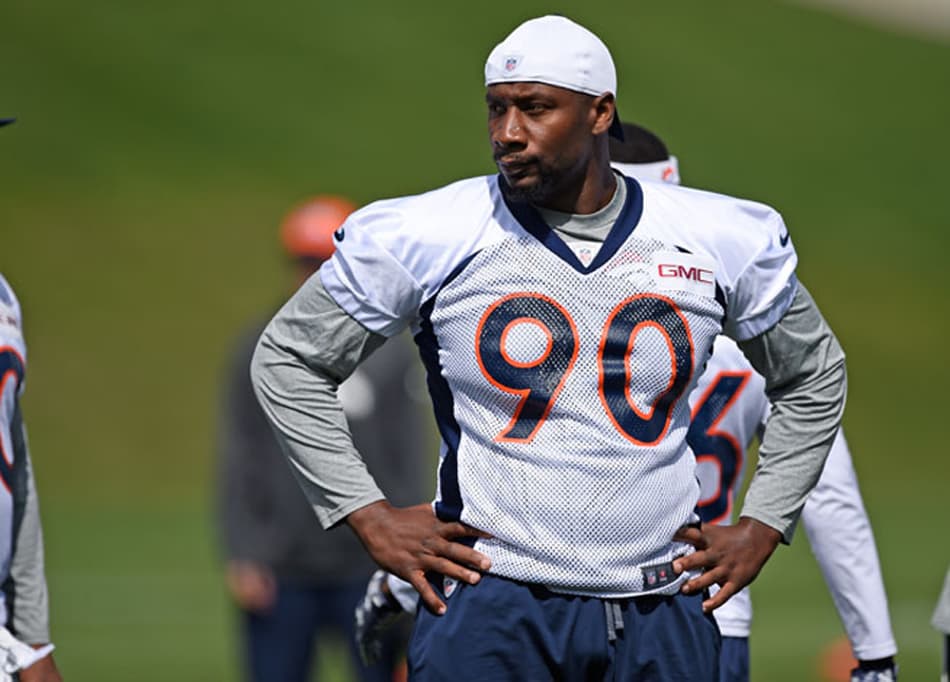 Defensor do Denver Broncos compara Tom Brady a um bebê chorão