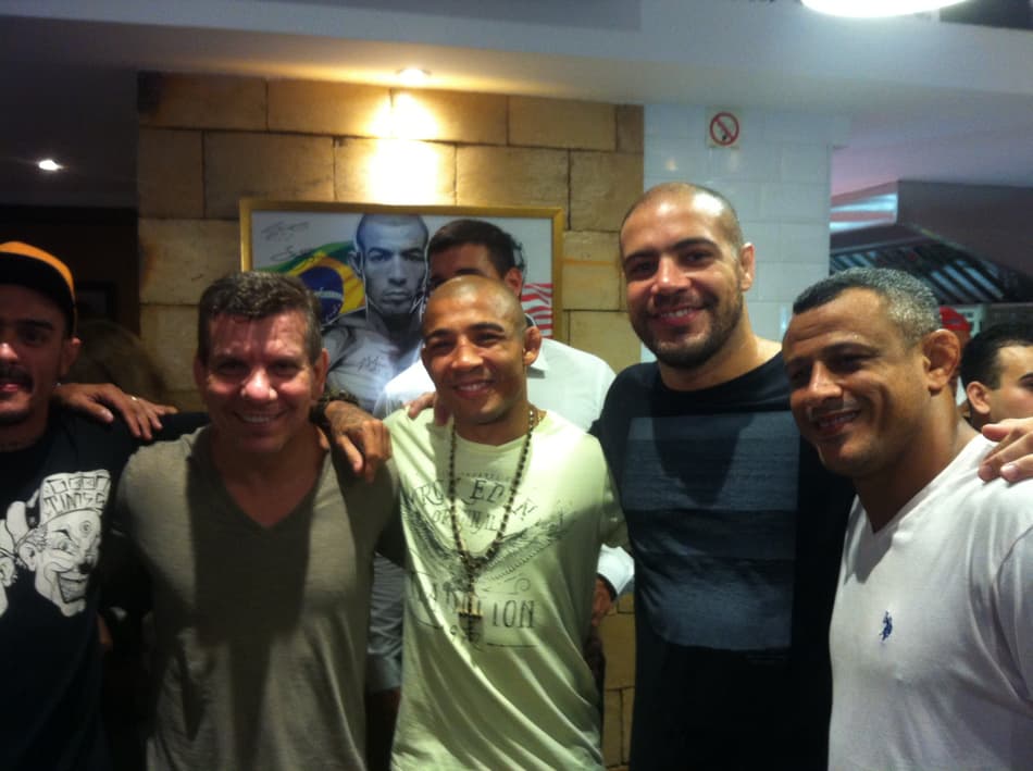 Aldo cobra luta prometida pelo UFC e avalia tratamento dado a McGregor