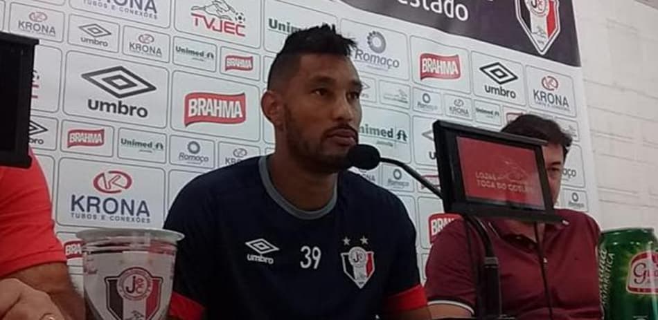Zagueiro do Joinville espera que time comece reação contra a Chapecoense