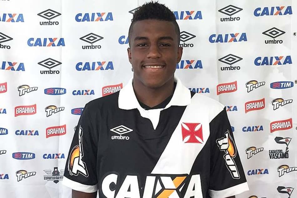Sem renovar com o Vasco, atacante acerta com o Oeste