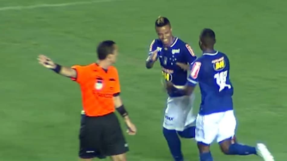 Deivid mantém ofensividade da época de atleta e coloca Cruzeiro no ataque