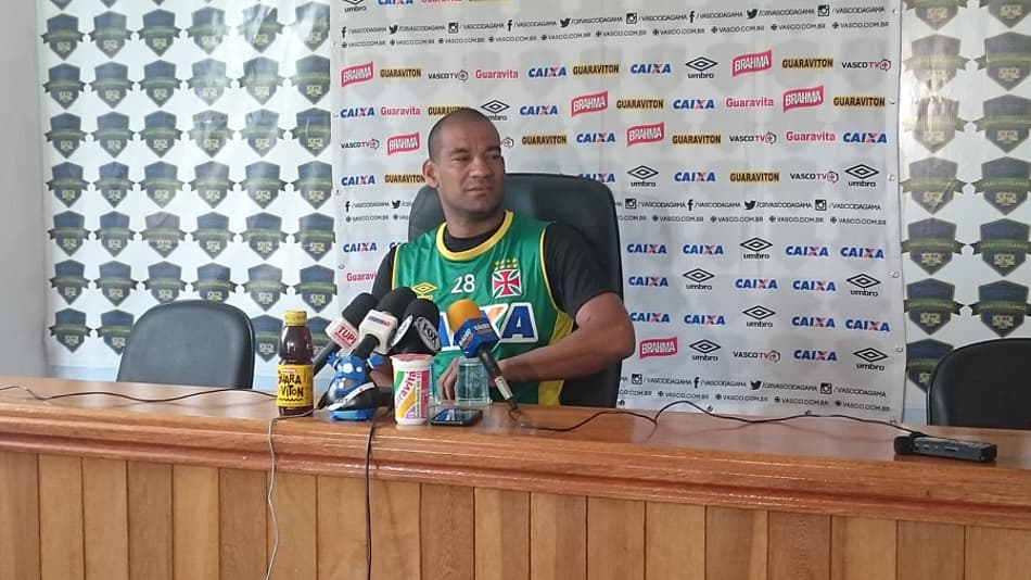 Rodrigo fala dos jovens do Vasco e vê Mateus Pet como referência