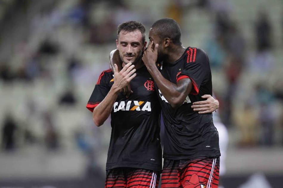 Após balançar a rede, Cirino espera melhora do Flamengo em 2016
