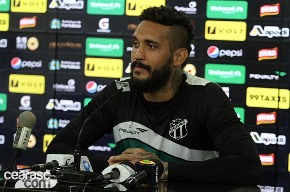 Estreante contra o Fla, Douglas exalta vitória do Ceará nos pênaltis