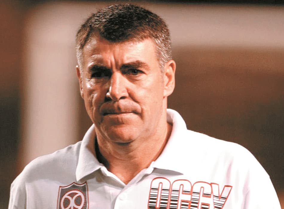 Zetti escala seleção dos sonhos com ex-tricolores e Romário