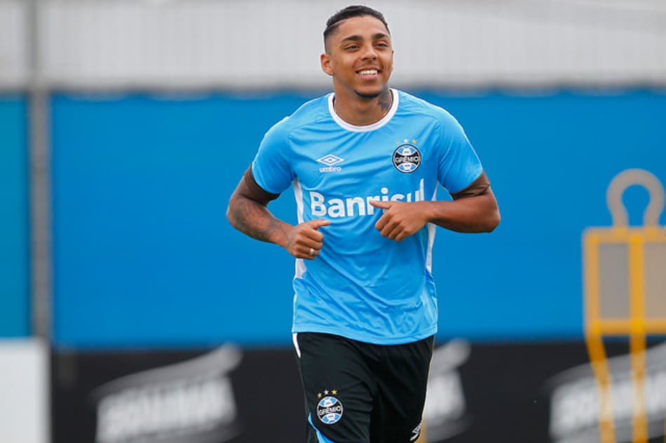 Apresentado depois do restante do elenco, Wallace não jogará contra o Danubio (Foto: Lucas Uebel/Grêmio)