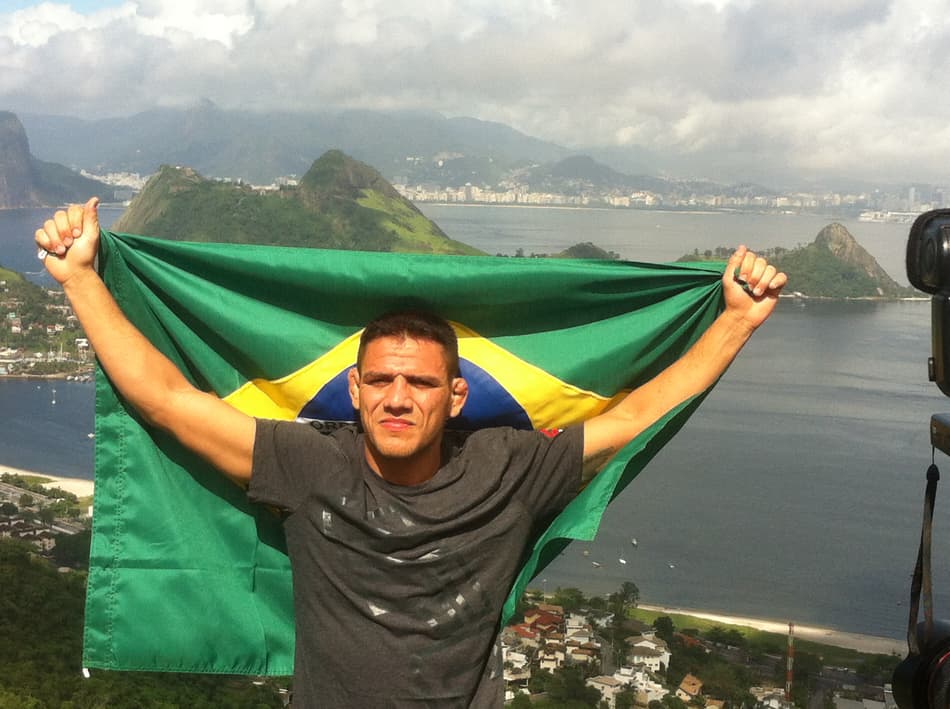 Dos Anjos, sobre ‘desequilibrado’ McGregor: ‘Meu inimigo número um’