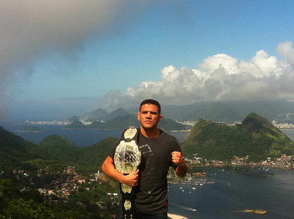 Dos Anjos promete ‘vingar’ Aldo para Brasil e alerta ‘magrão’ McGregor