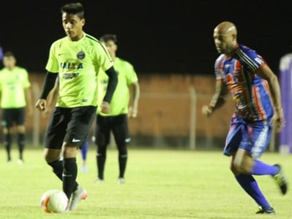 Juan reclama da arbitragem em jogo-treino do Coxa com briga e confusão