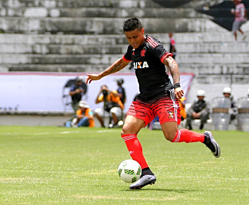 AO VIVO! Santa Cruz e Flamengo medem forças em duelo no Arruda